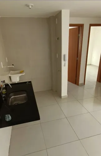 Alugo apartamento com boa localização, no parque do Sol.