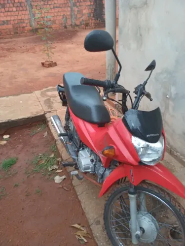 Moto muito boa pneus novos ano 2019