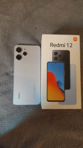 Vendo celular, redmi 12  256 GB 8 GB ram, em perfeito estado, nada quebrado 