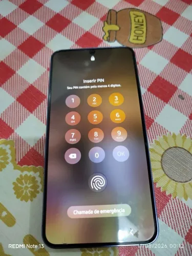 Vendo um celular S24, semi-novo