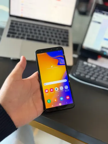 Celular Samsung j6 plus