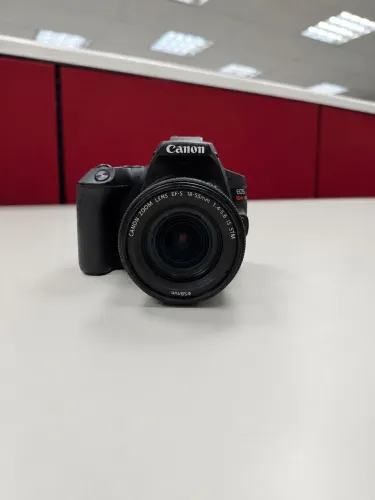 Canon EOS Rebel SL3 + Lente 18-55mm