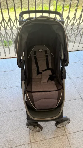 Carrinho de bebê + bebê conforto 