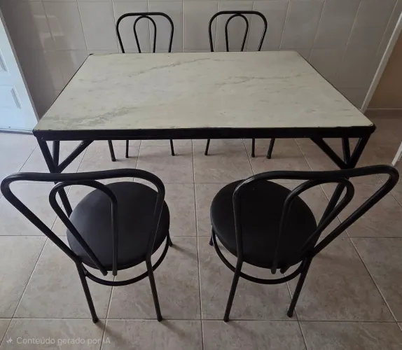 Mesa de Granito + 4 cadeiras