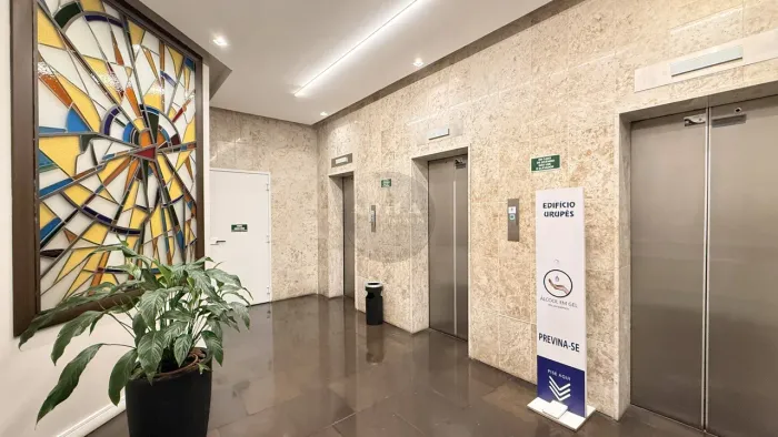 Conjunto Comercial para Locação no Centro de Curitiba | 100m² | 2 Salas + Recepção Ampla |
