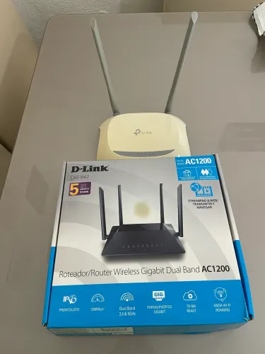 Roteador D-Link AC1200 e Roteador tp-link