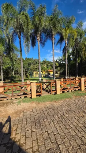 Chácara à venda, com lago, piscina e salão de festas no bairro Chácaras São Bento, Valinho