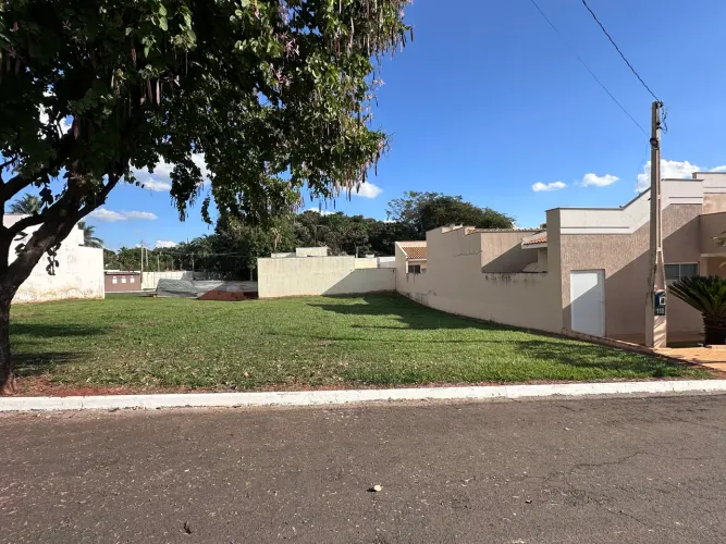     Oportunidade! Terreno em Condomínio Fechado no Residencial Mansour - Araçatuba/SP