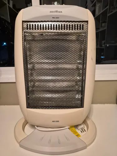 Aquecedor de ambientes 1200W, 127V, Britânia AB1200, em excelente estado.