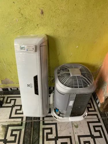 Split 9 mil Btu Eletrolux