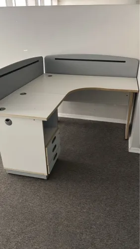 Baia completa com mesa e gavetas