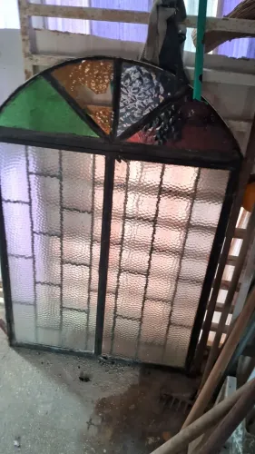 Janela de ferro tipo colonial