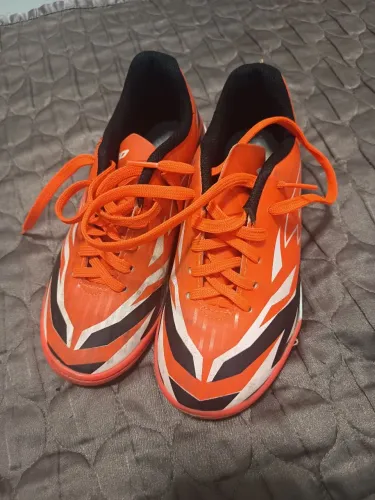 Chuteira futsal 33