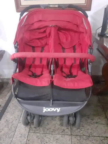 Carrinho para dois bebês 