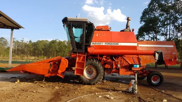 Colheitadeira MF 3640