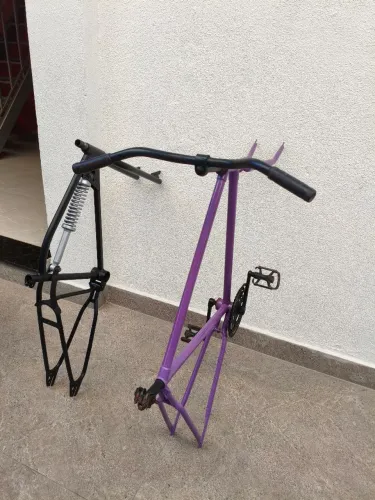 Vendo dois quadros de bicicletas(anos 50)
