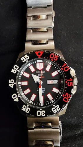 RELÓGIO SEIKO 5 SPORTS "BABY MONSTER" AUTOMÁTICO - Modelo SRP487K1