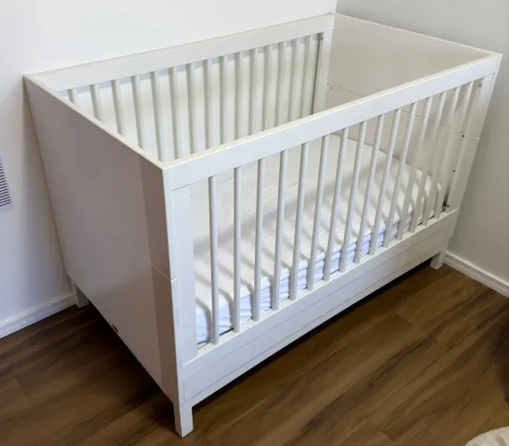 Kit berço e cômoda Cozy Quarter