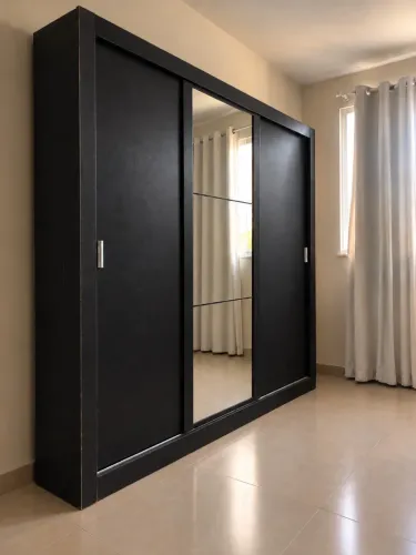 Guarda-Roupa Casal 3 Portas de Correr com Espelho e 4 Gavetas - Preto