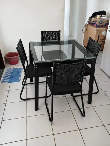 MESA COM TAMPA DE VIDRO DE 8M SEMI NOVA