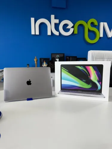 MacBook Pro M2 256GB SSD 8GB
