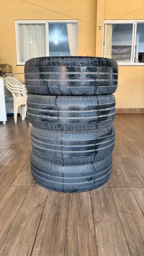 4 Pneus Michelin 215/55 R 17