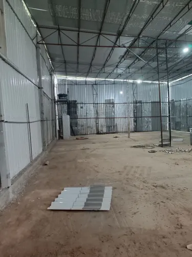 Barracão de 240m2 com banheiro pe direito de 5mt com patio