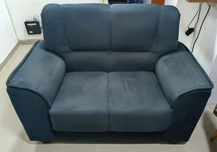 Sofá, 2 lugares, super conservado.