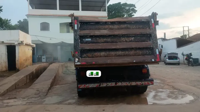 Caminhão Constelation 31-320 traçado