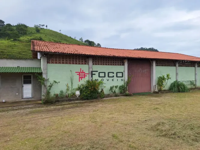 Galpão / Armazém para Locação na beira da Rodovia Tamoios