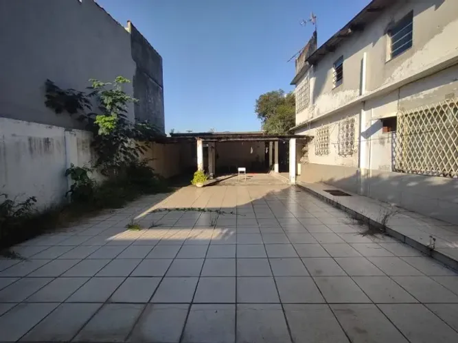 Ótima casa na Curicica com terreno