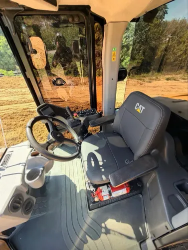 Rolo Compactador Caterpillar CP54B ano 2014, com 5.500 horas, com ar condicionado, em SP