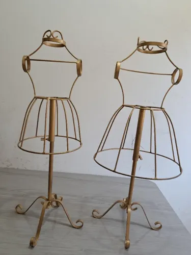 02 Bustos vitrine/manequim aramado infantil - Usado- ótimo estado