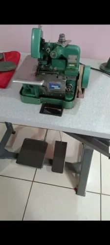 Máquina Overloque