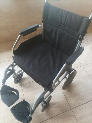 Vendo cadeira de Roda 