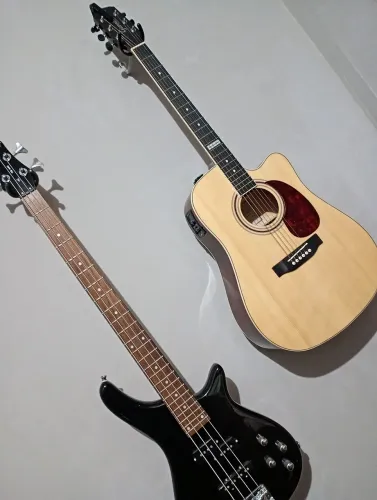 Violão e baixo novos 