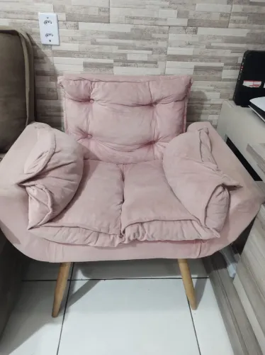 Poltrona suede R$200