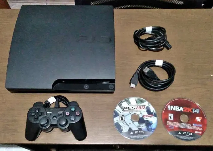 ? PlayStation 3 Slim 160GB + Controle + 2 Jogos - R$ 520