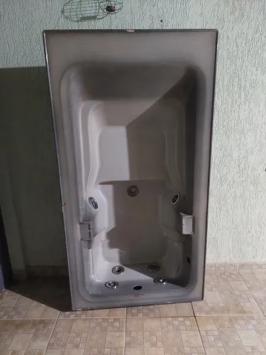 Vendo banheira  grande de hidromassagem 
