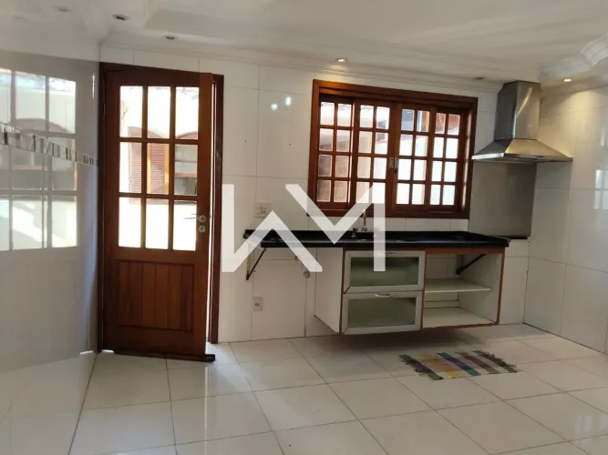 Sobrado Amplo para Locação | Conforto, Excelente Localização e Pronto para Morar!
