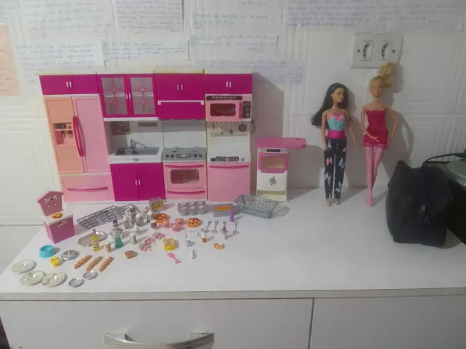 Vendo cozinha da barbie com acessorios
