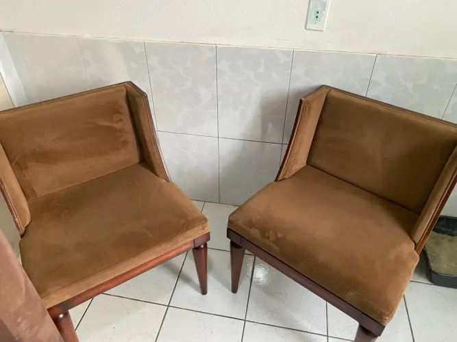 Poltronas em madeira 