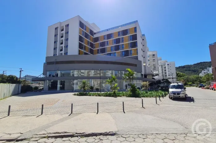 Loja comercial para alugar em localização estratégica em Florianópolis