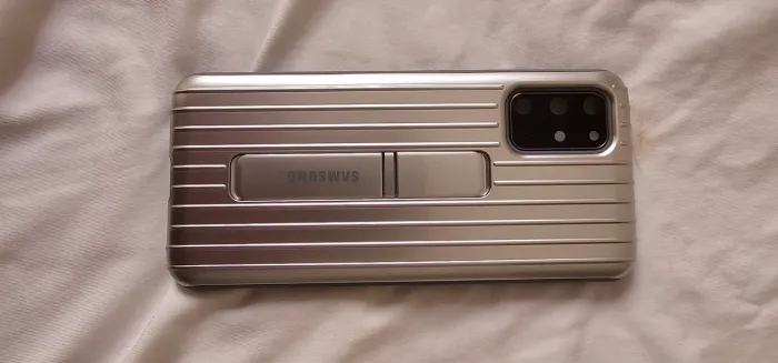 Vendo capa original nunca usada s20 plus
