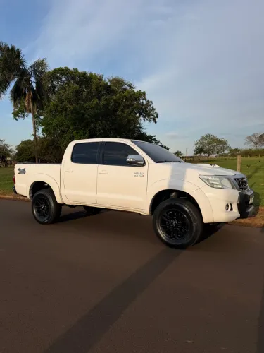 Toyota Hilux CD SRV D4-d 4X4 3.0 TDI Diesel AUT 2014