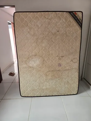Vende-se cama de casal com. cabeceira