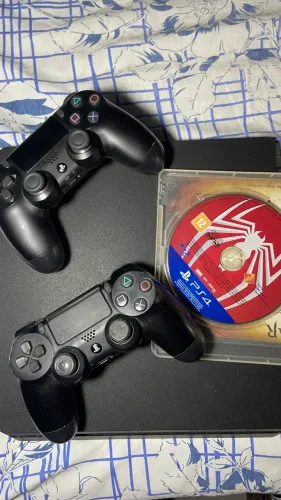 PlayStation 4 slim  dois controles+ jogo 