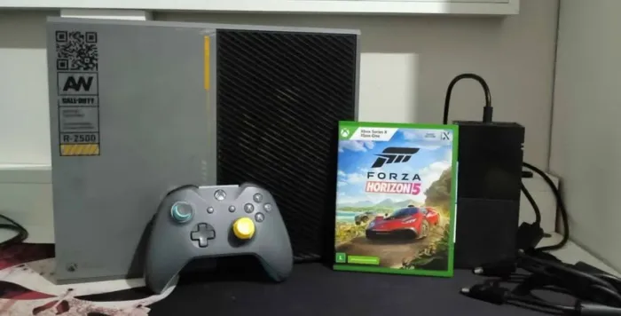 Xbox one edição limitada call off duty 1tb acompanha mídia física do Forza Horizon 5 
