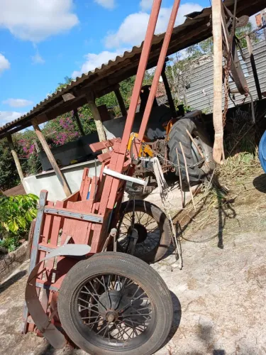 Carroça em ótimo estado de conservação.