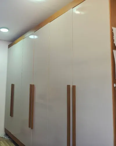 Vende-se guarda roupa